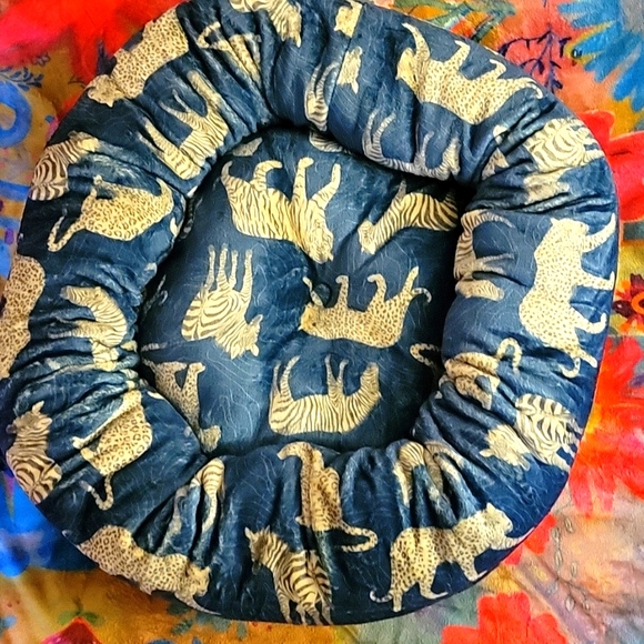 Johnny Was Tiger Dog Bed, S Extra Plush, Unique Tiger & Zebra Design, NWT - Picture 2 of 15